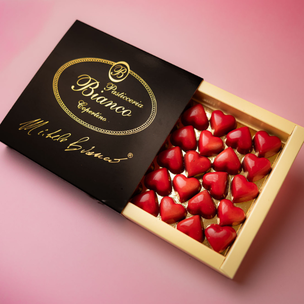 Confezione di dolci artigianali preparata per la spedizione dallo shop online di Pasticceria Bianco