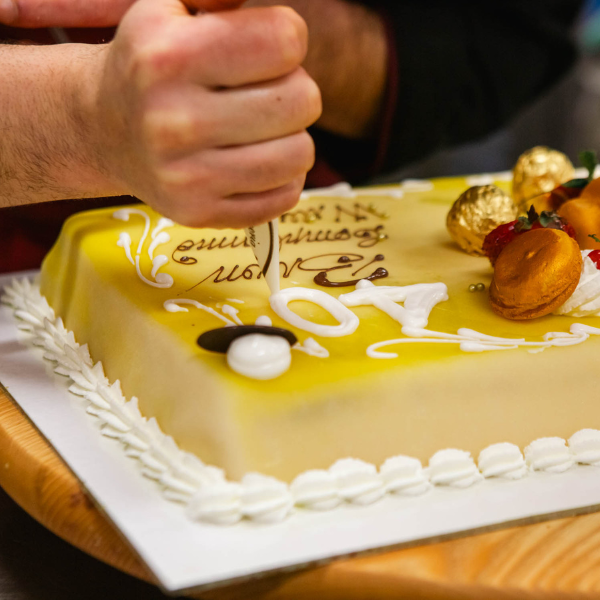 Torta artigianale personalizzata per un evento realizzata da Pasticceria Bianco