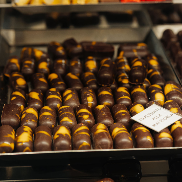 vetrina della pasticceria per celiaci Lecce